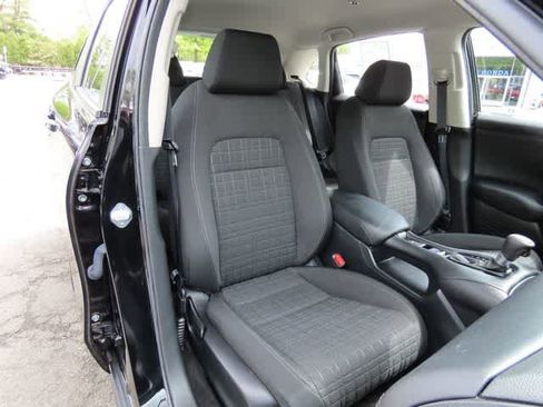 Used 2023 Honda HR-V LX image 16