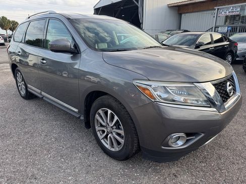 Used 2015 Nissan Pathfinder SL w/ SL Tech Package FWD image 2