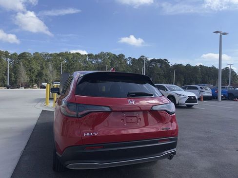 Used 2025 Honda HR-V Sport image 3