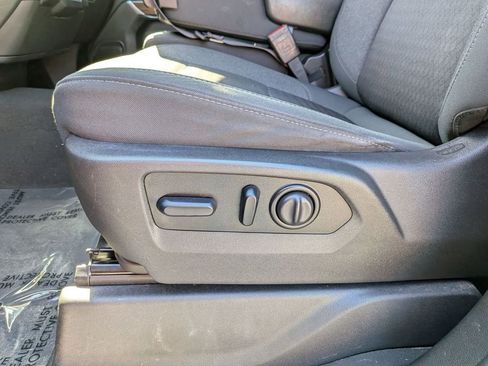 Used 2021 Chevrolet Silverado 1500 LT w/ Bed Protection Package image 18