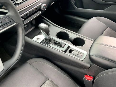 Used 2025 Nissan Altima 2.5 SV image 13