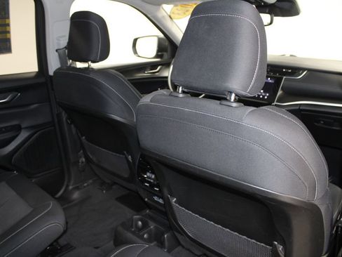 Used 2023 Jeep Grand Cherokee L Laredo image 33