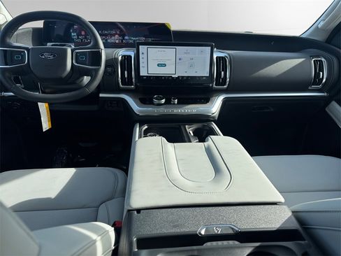 New 2026 Ford Expedition Platinum w/ Driver's Package image 10