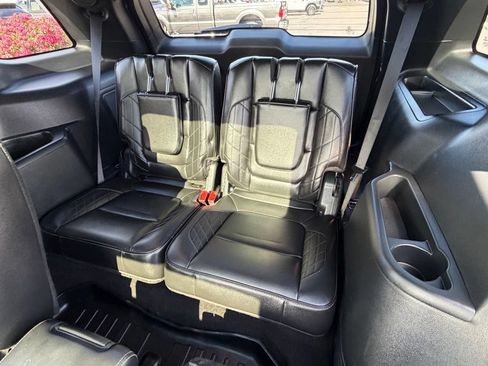 Used 2018 Ford Explorer Platinum AWD/4WD image 44
