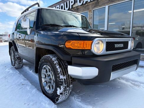Used 2013 Toyota FJ Cruiser Base 4x4 4dr SUV 5A image 5