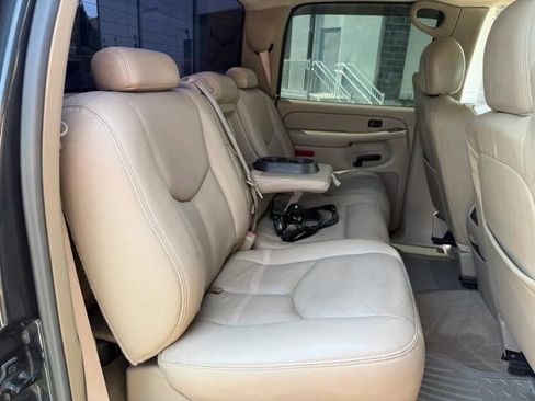 Used 2004 GMC Sierra 3500 SLT w/ Heavy-Duty Power Package AWD/4WD image 29