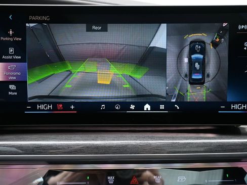 Used 2023 BMW 760i xDrive 760i xDrive w/ Luxury Rear Seating Package image 15