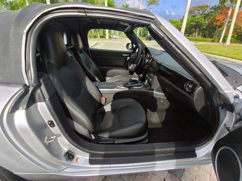 Used 2006 MAZDA MX-5 Miata Grand Touring RWD image 40