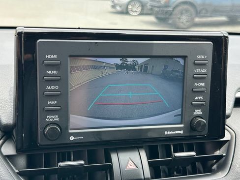 Used 2022 Toyota RAV4 XLE AWD/4WD image 5