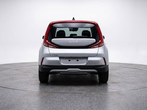 Used 2025 Kia Soul LX w/ LX Technology Package FWD image 7