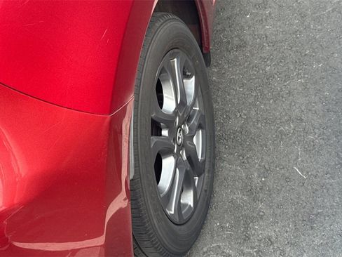 Used 2020 Toyota Yaris LE image 7