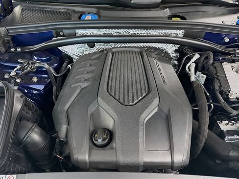 Used 2022 Porsche Macan AWD/4WD image 31