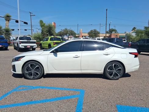 Certified 2025 Nissan Altima 2.5 SR image 3