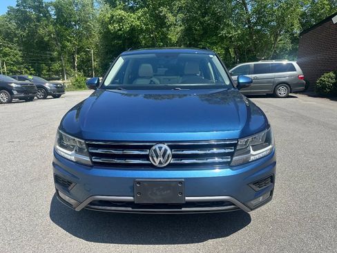 Used 2018 Volkswagen Tiguan SE w/ Panoramic Sunroof Package image 3