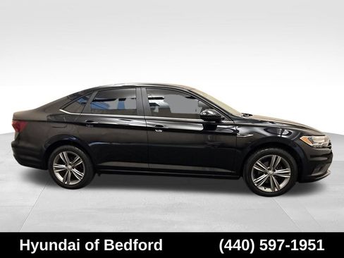 Used 2019 Volkswagen Jetta R-Line w/ R-Line Cold Weather Package FWD image 4