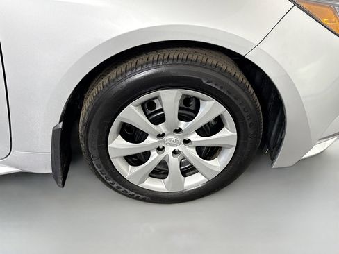 Used 2025 Toyota Corolla LE image 31