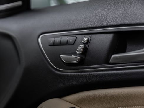 Used 2019 Mercedes-Benz GLA 250 GLA 250 4MATIC SUV w/ Convenience Package image 16