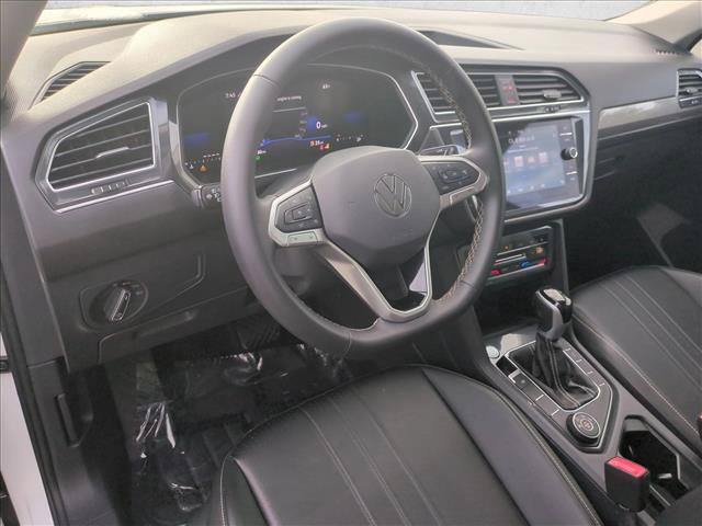 Used 2024 Volkswagen Tiguan SE w/ Panoramic Sunroof Package AWD/4WD image 10