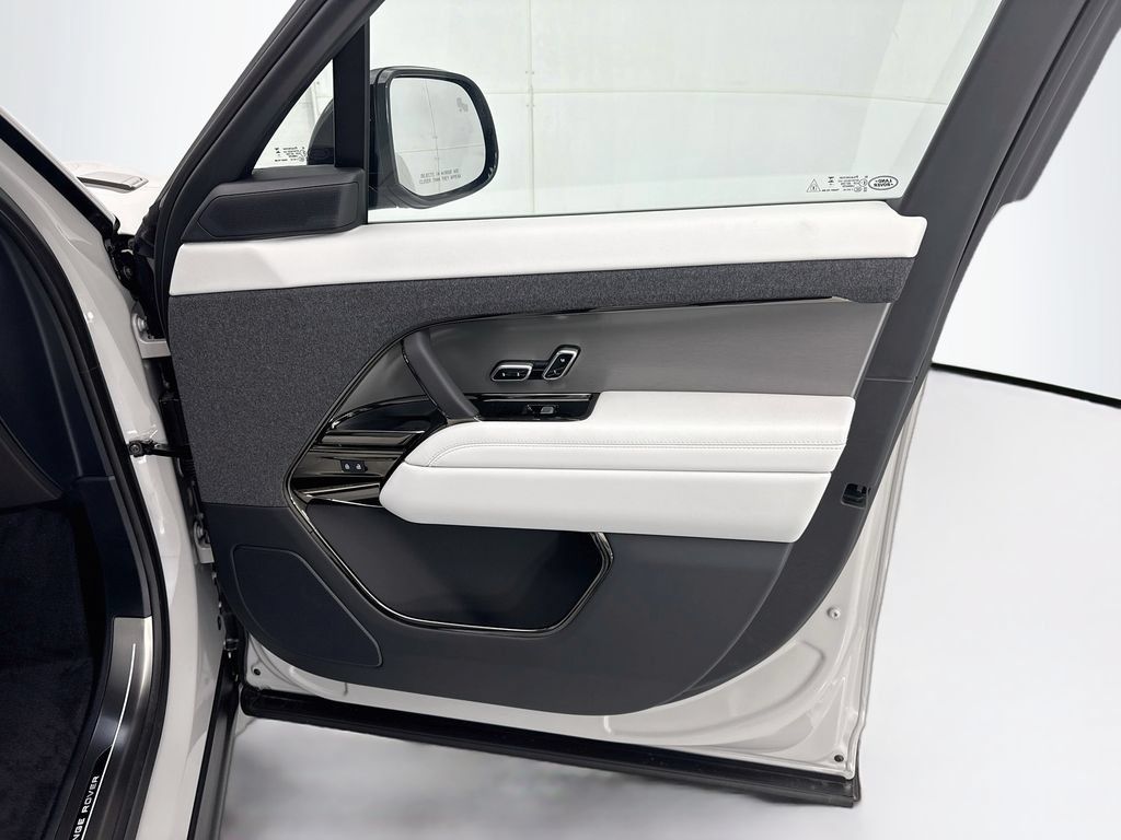 New 2026 Land Rover Range Rover Sport SE AWD/4WD image 24