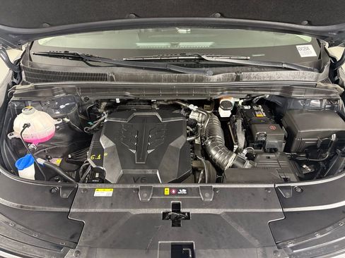 Used 2025 Kia Carnival FWD image 47