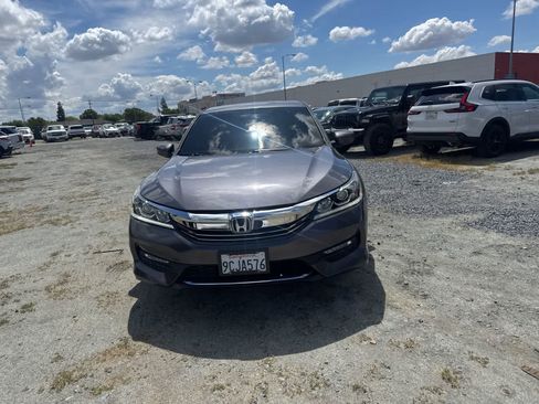 Used 2017 Honda Accord Sport image 2
