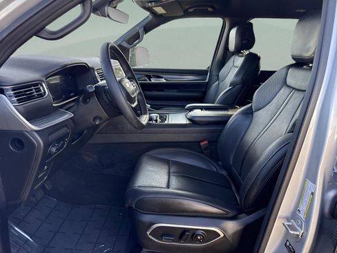 Used 2024 Jeep Wagoneer L Series II w/ Flexible Seating Group image 11