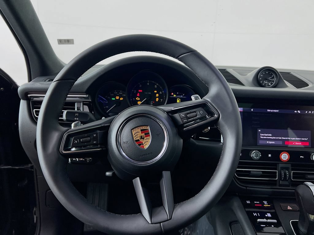 Certified 2026 Porsche Macan AWD/4WD image 12