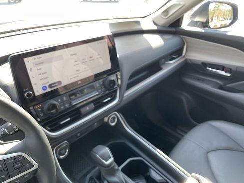 Used 2025 Toyota Grand Highlander AWD image 14