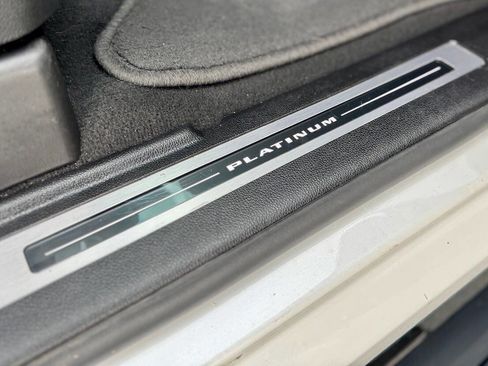 Used 2018 Cadillac Escalade Platinum image 23