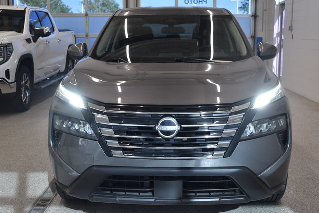 Used 2025 Nissan Rogue SV AWD/4WD image 3