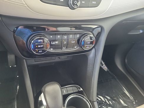 Used 2023 Buick Encore GX Essence w/ Experience Buick Package FWD image 21