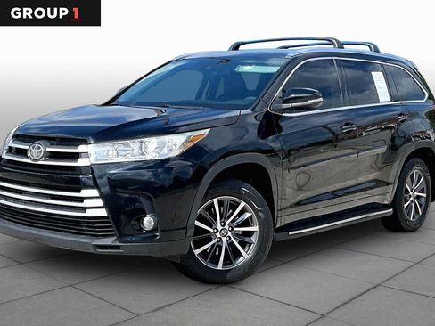 Used 2017 Toyota Highlander XLE AWD/4WD image 1