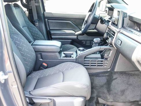 Certified 2025 Toyota Tacoma SR5 AWD/4WD image 20