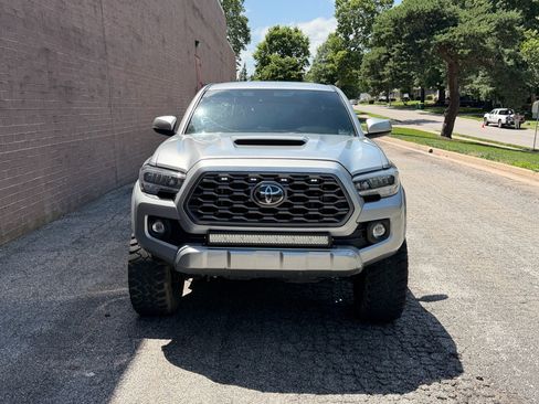 Used 2023 Toyota Tacoma TRD Sport w/ Technology Package AWD/4WD image 2