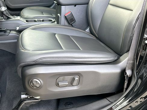 Used 2025 Jeep Gladiator High Tide image 18