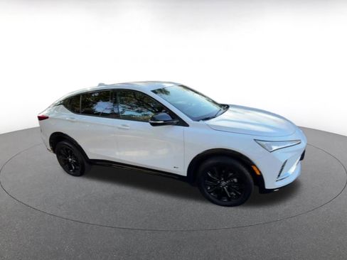 Used 2025 Buick Envista Sport Touring image 2