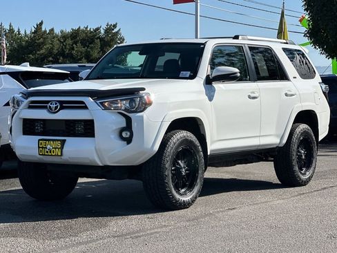 Used 2022 Toyota 4Runner SR5 Premium w/ Moonroof Package image 8