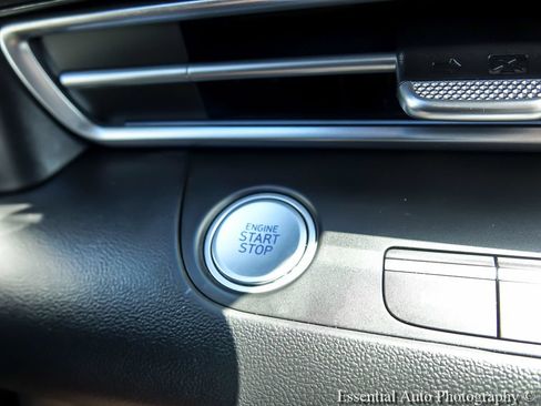 Used 2025 Hyundai Elantra Limited FWD image 17
