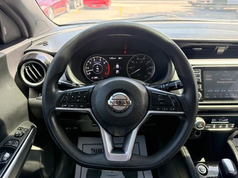 Used 2019 Nissan Kicks SV FWD image 9