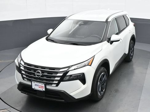 Used 2024 Nissan Rogue SV AWD/4WD image 17