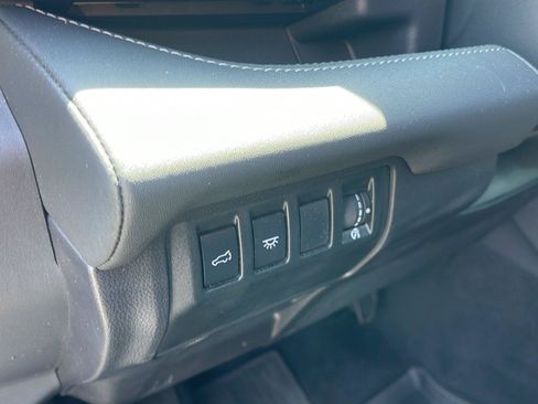 Used 2024 Subaru Ascent Touring w/ Popular Package #2 AWD/4WD image 16