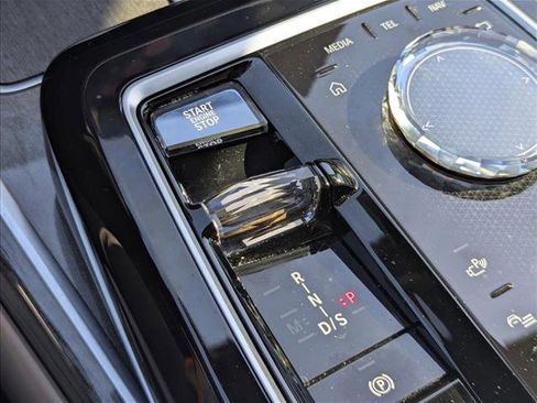 Certified 2024 BMW 760i xDrive w/ Premium Package 2 image 5