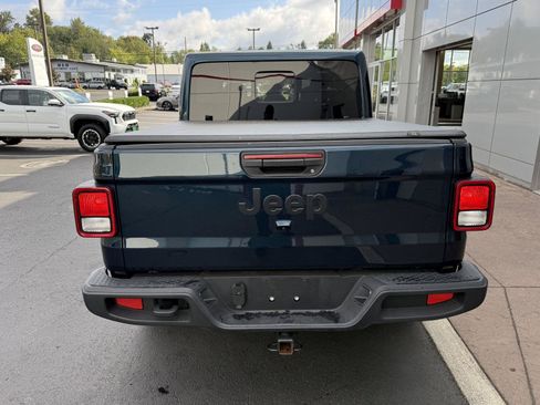 Used 2025 Jeep Gladiator Sport AWD/4WD image 3