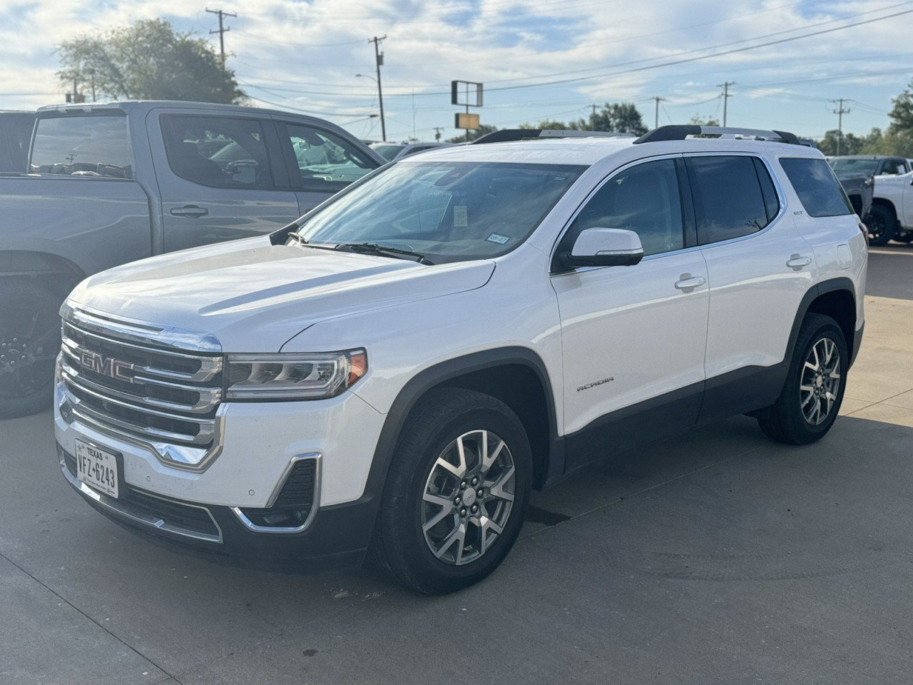 Used 2022 GMC Acadia SLT w/ Technology Package AWD/4WD image 1