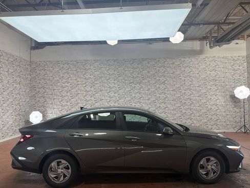 New 2026 Hyundai Elantra SE FWD image 8