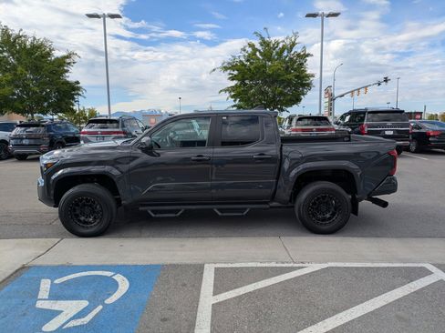 Used 2024 Toyota Tacoma SR5 AWD/4WD image 10