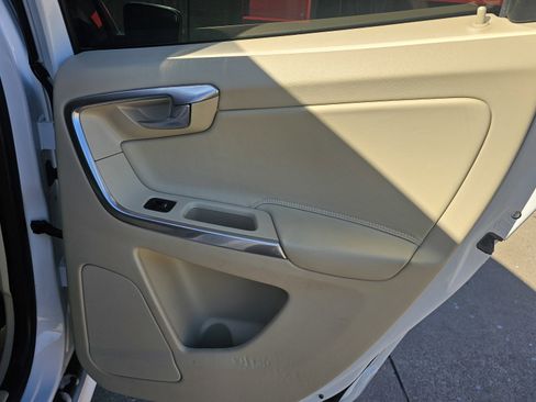 Used 2015 Volvo XC60 T5 Platinum image 30