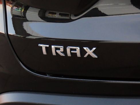 Used 2025 Chevrolet Trax LT w/ LT Convenience Package image 17