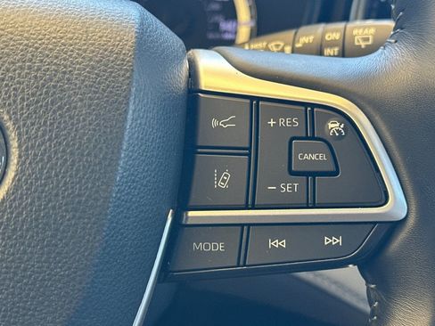 Used 2023 Toyota Highlander LE FWD image 29