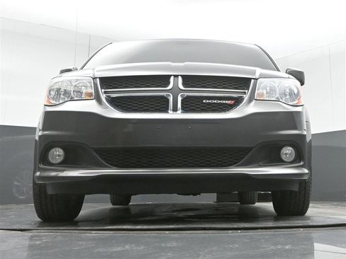 Used 2020 Dodge Grand Caravan SXT image 31
